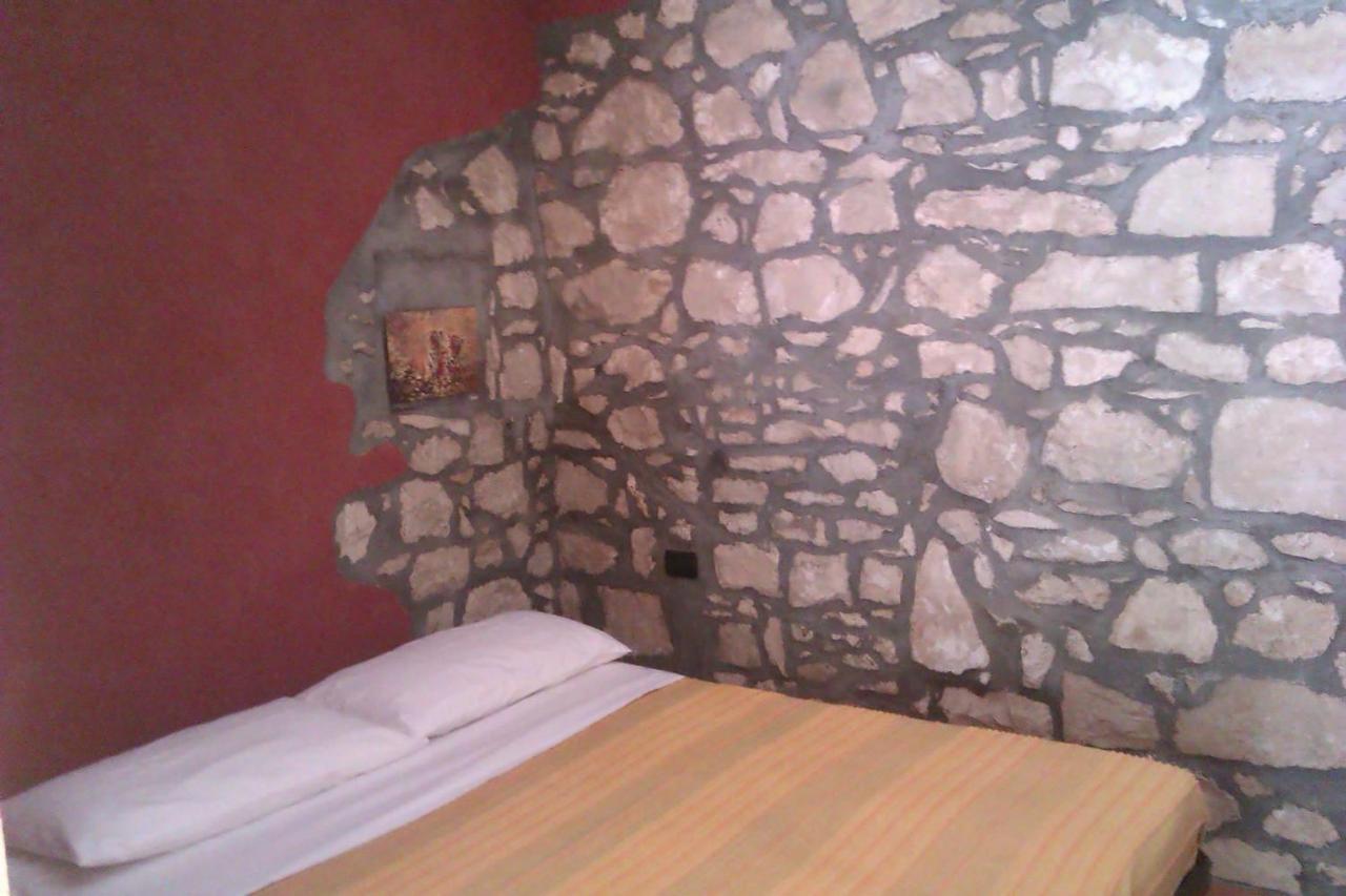 Hostal Vento Del Sud Chiaramonte Gulfi Exterior foto